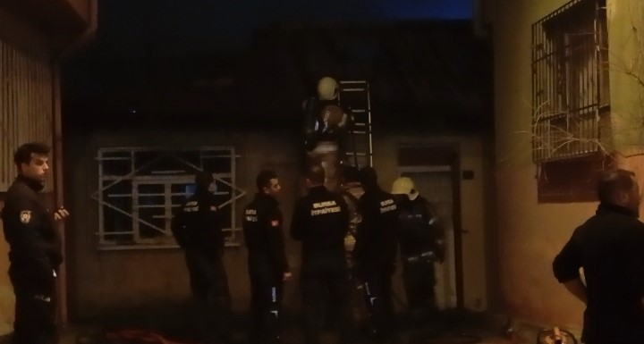 bursada mustakil evde korkutan yangin 5 PKZ4Yksz