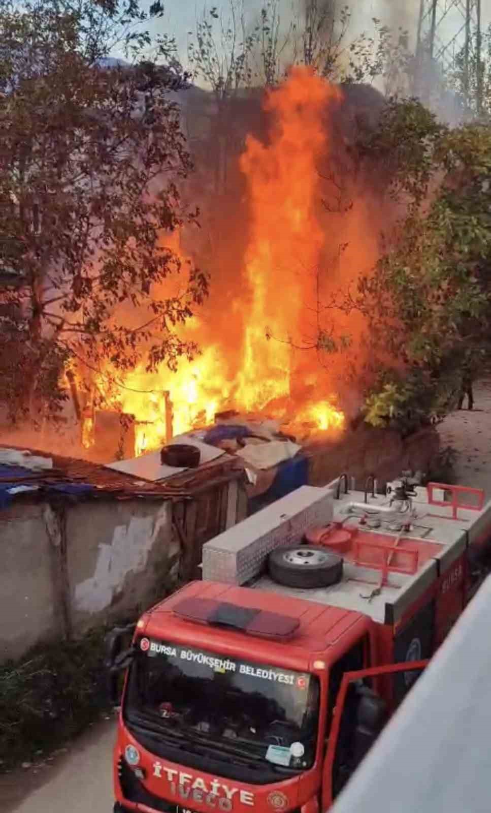 bursada mustakil evin bahcesinde cikan yangin korkuttu 1 1V3QNV6W