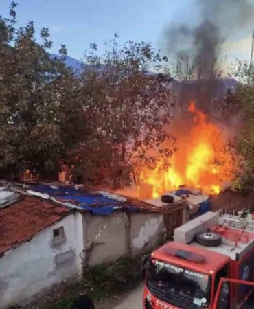 bursada-mustakil-evin-bahcesinde-cikan-yangin-korkuttu-rJbmGDOu.jpg