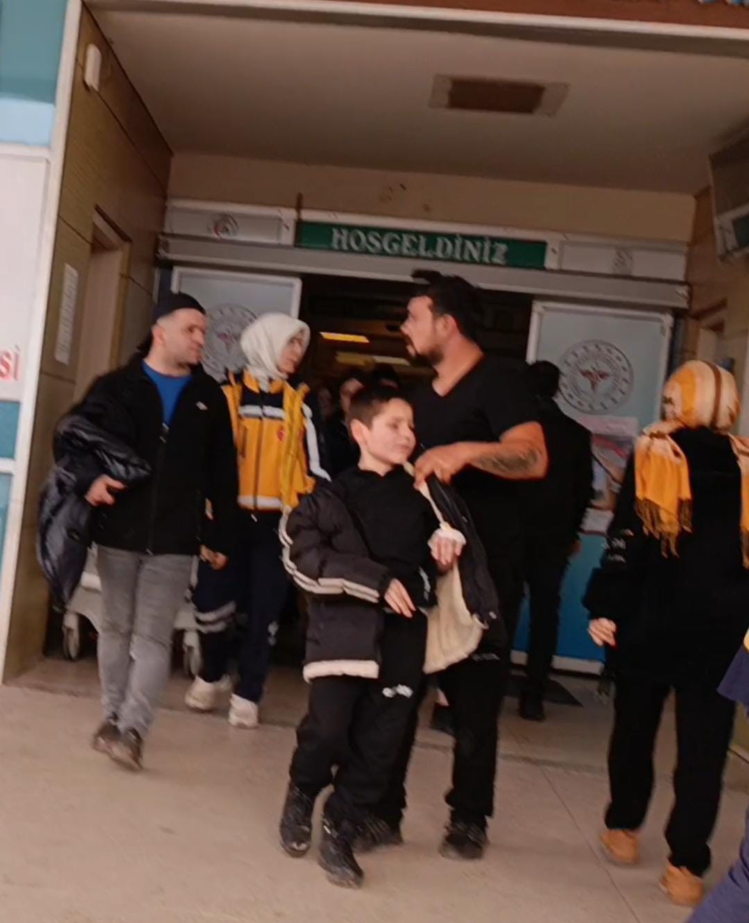 Bursa’da nacakla oynayan çocuğun parmağı kopma noktasına geldi 6 bursada nacakla oynayan cocugun parmagi kopma noktasina geldi 2 TRhcMePB