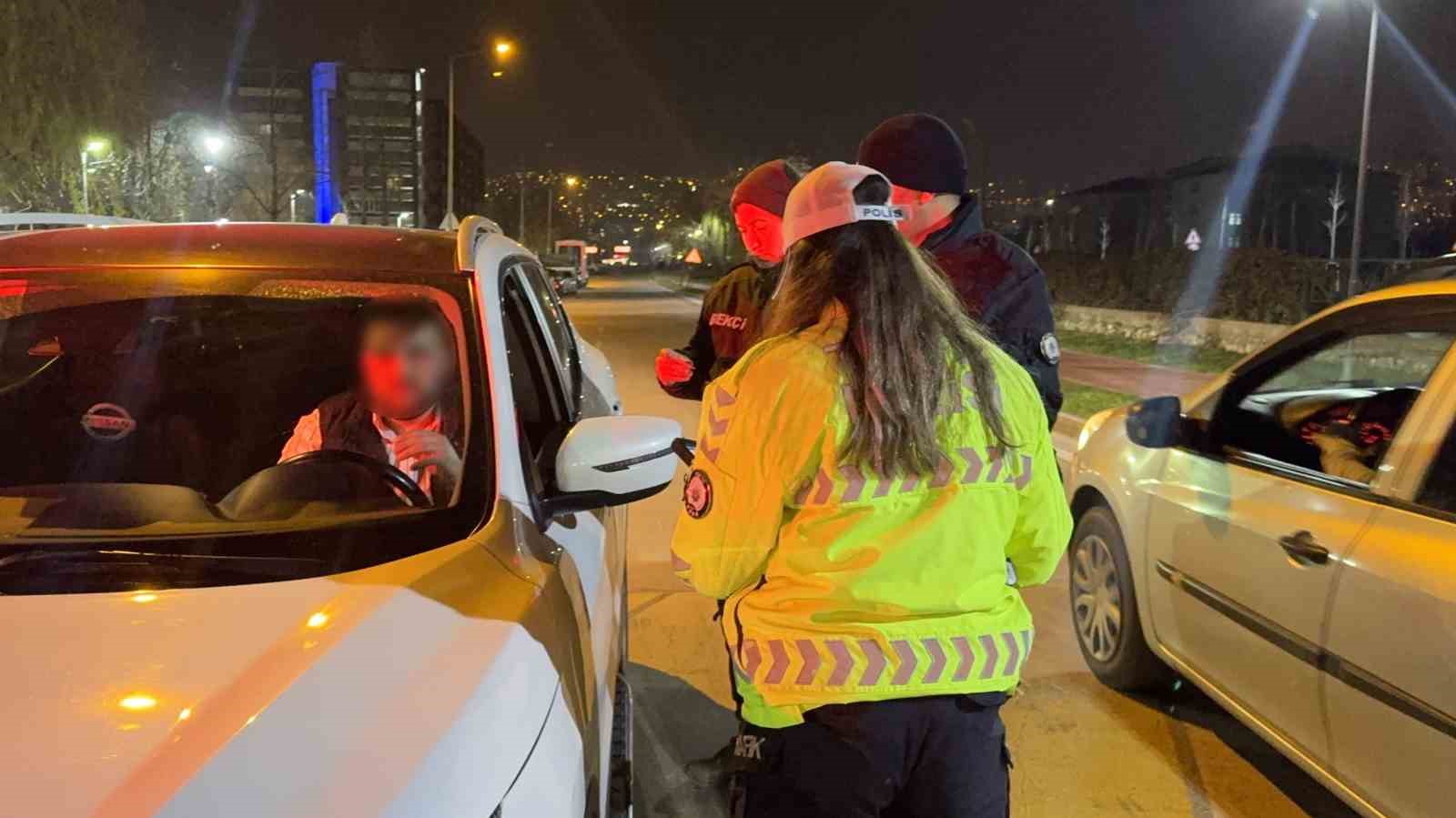 bursada o mahalleye akin eden suruculere polis uygulamasi 2 sNYbhmus