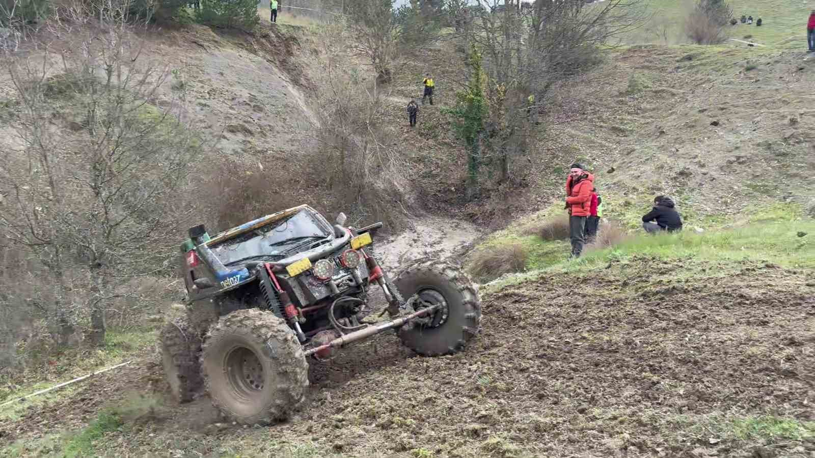 bursada off road yarisinda takla attinefes kesen anlar kamerada 0 TJNDnViQ