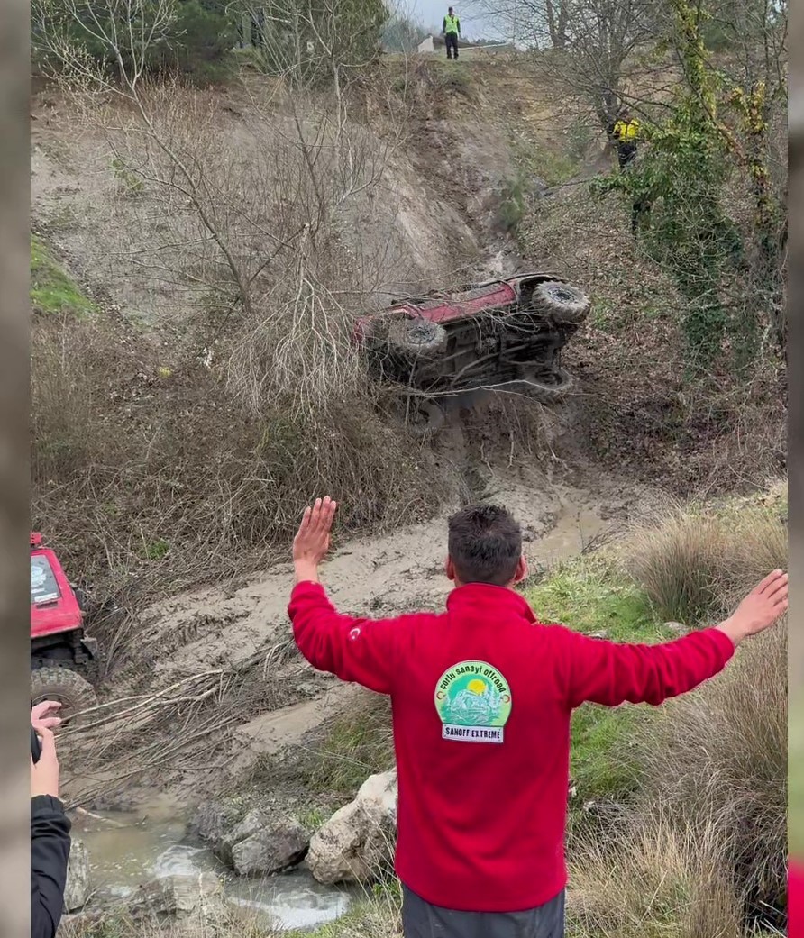 bursada off road yarisinda takla attinefes kesen anlar kamerada 6 L8DhHVtG