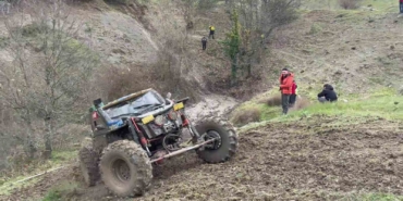 bursada-off-road-yarisinda-takla-attinefes-kesen-anlar-kamerada-bb7Bi3SH.jpg