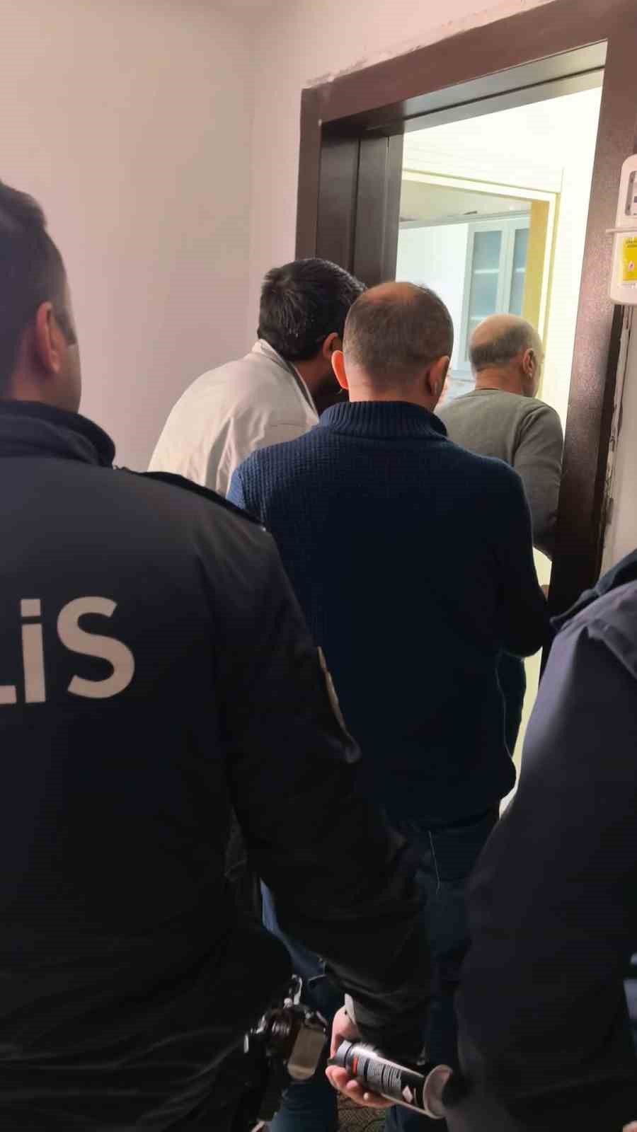 bursada ofkeli genc ablasini bicakla rehin aldi 4 iMh3gkDa