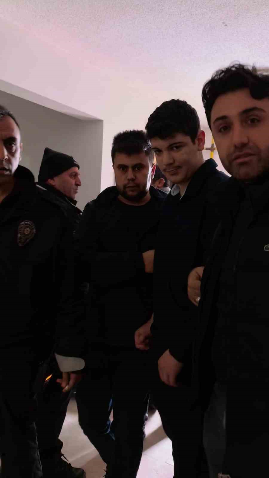 bursada ofkeli genc ablasini bicakla rehin aldi 5