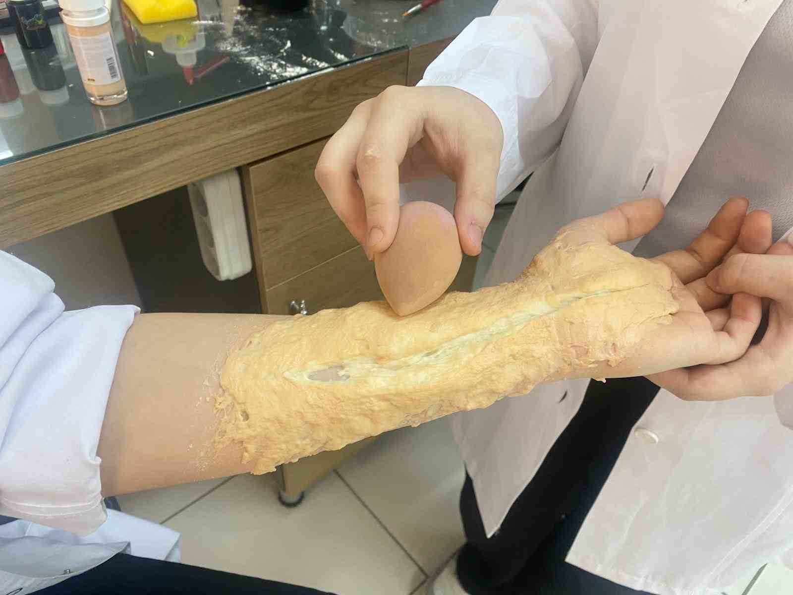 bursada ogrencilerden gercegi aratmayan ozel efekt makyajlari 1 DzMmMKrz