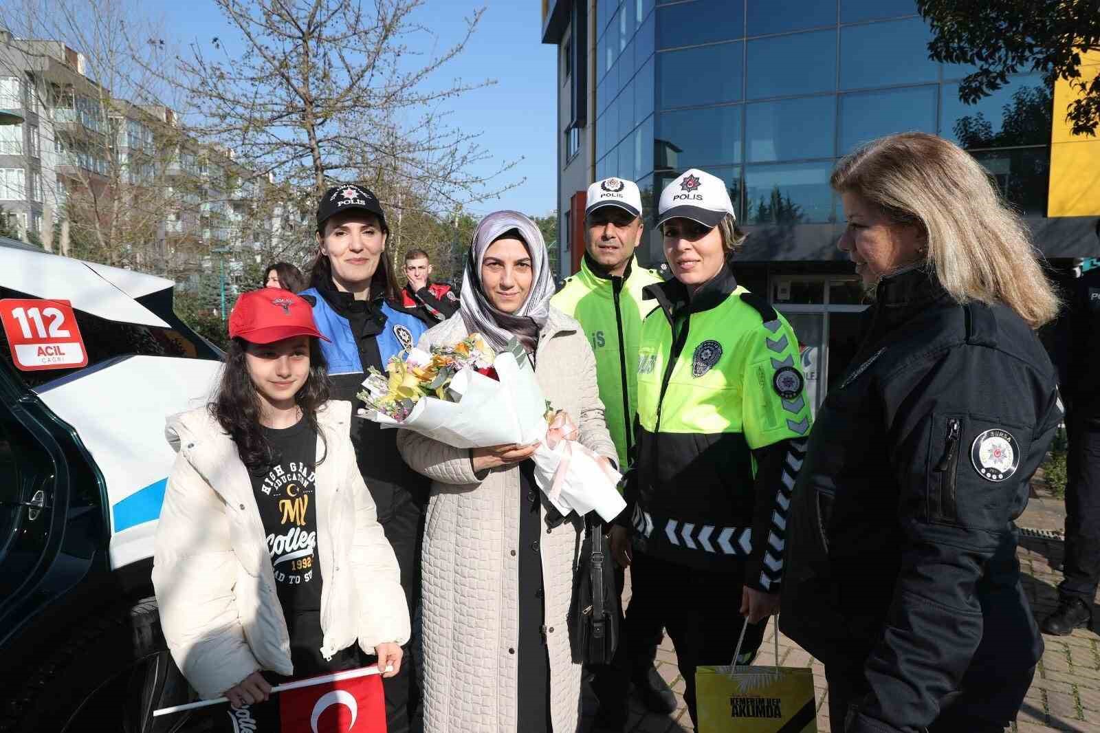 bursada ogrencilere polislik tanitimi ve guvenlik bilgilendirmesi 4 3ZhlFXqW