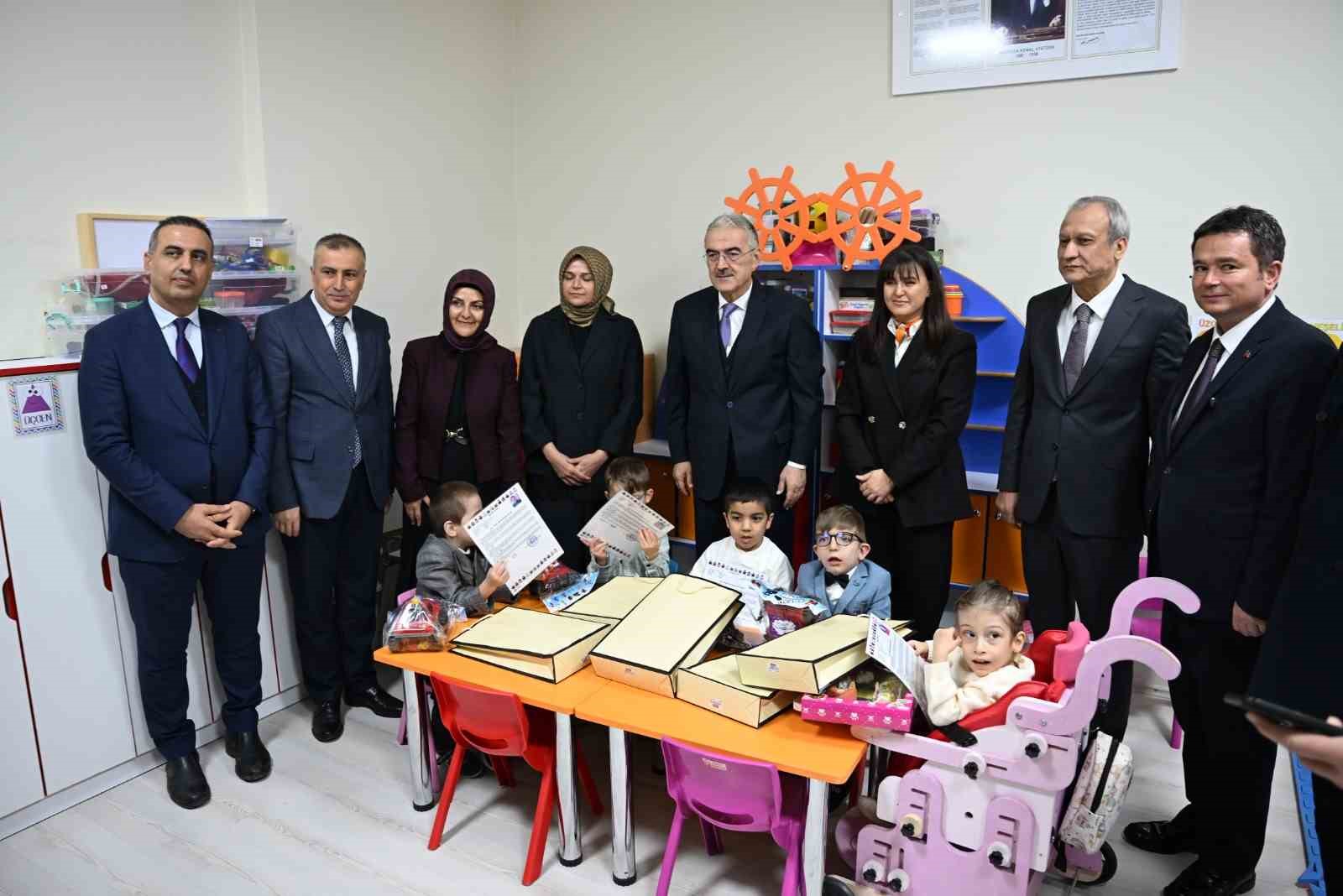 bursada ogrencilerin karne heyecani 2 DbnFWEvM