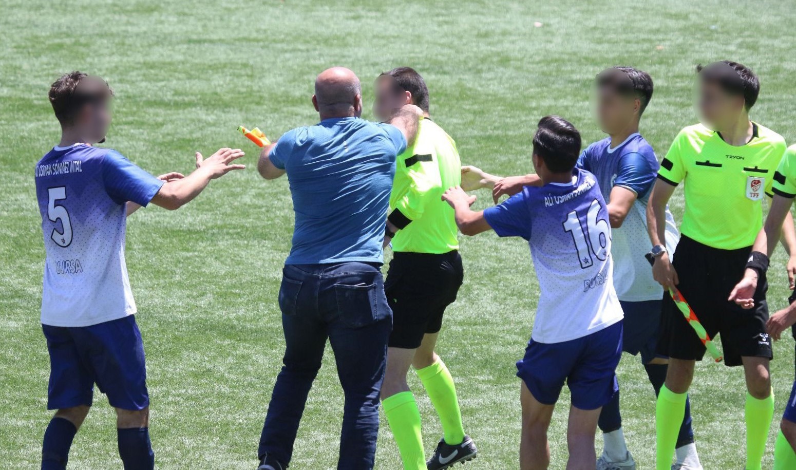 bursada ogretmenlerden hakemlere siddet 1 MHIfKmDg