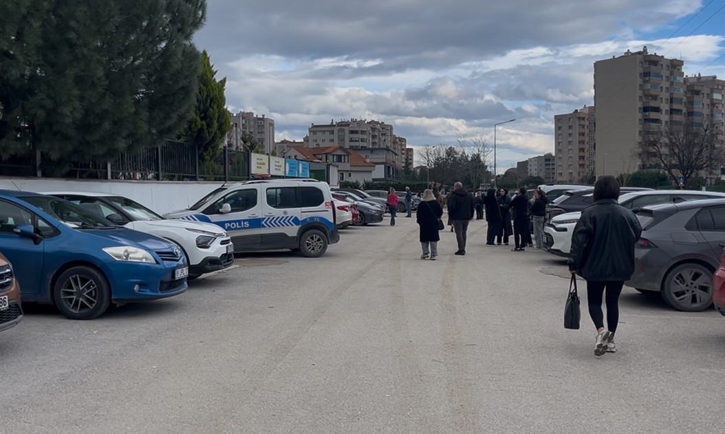 bursada okul onunde kadin ogretmene silahli saldiri duzenleyen eski nisanlisi tutuklandi 1 bSVOERPw