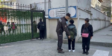 bursada-okullar-daha-guvenliher-okula-bekci-ve-polis-gorevlendirildi-OWgqxFgT.jpg