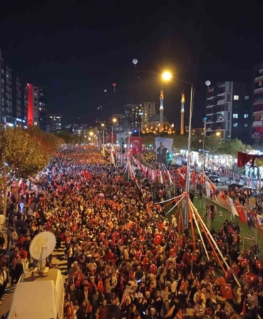 bursada-onbinlerce-kisi-cumhuriyet-coskusuna-ortak-oldu-LnpkOwsD.jpg