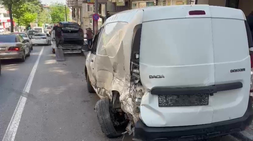 bursada ortalik savas alanina dondu 6 araca carpti takla atarak durabildi 6 SXSP4eQv