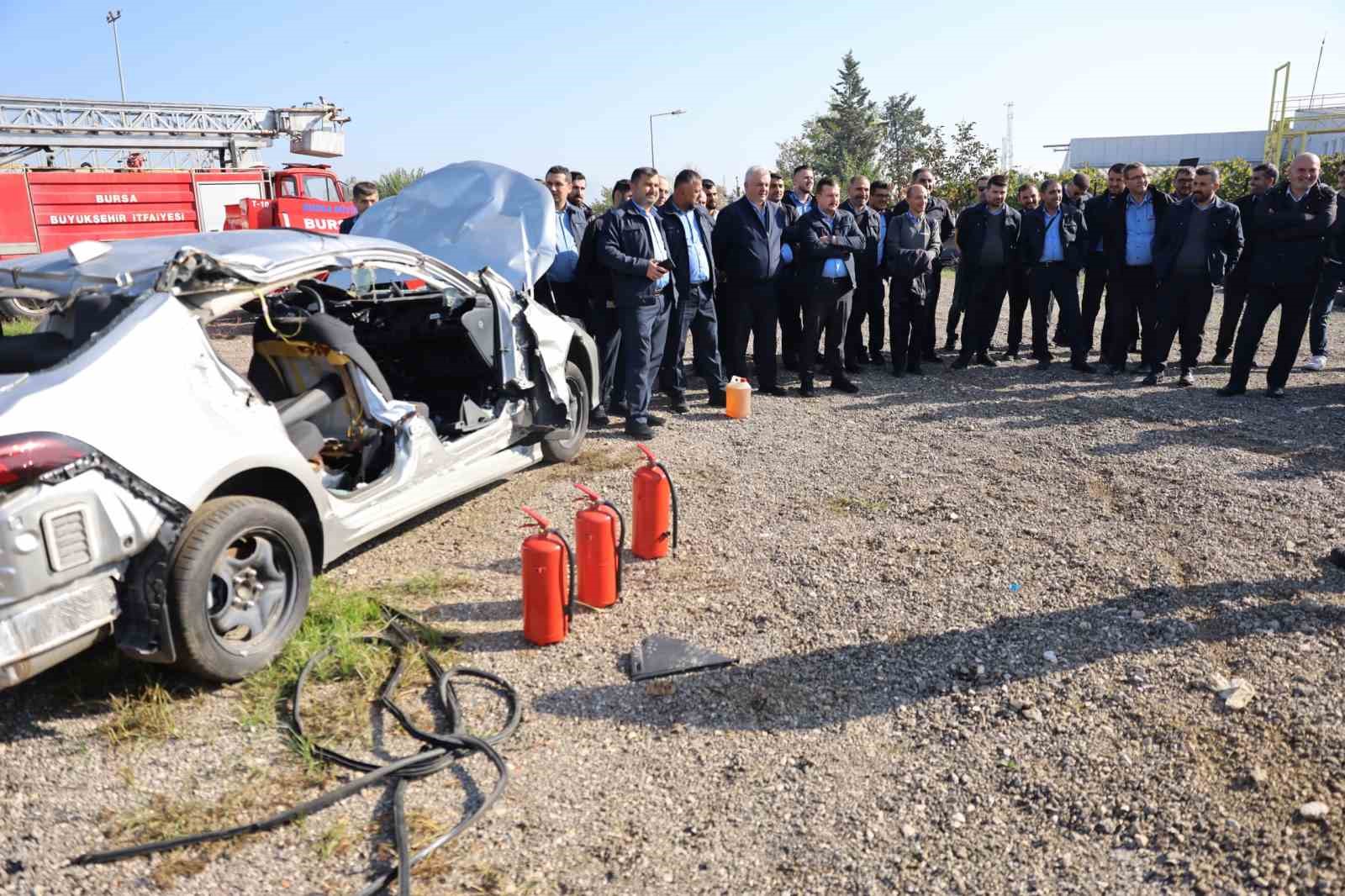 bursada otobus soforlerine yangin sondurme egitimi 2 JhEwMZWO