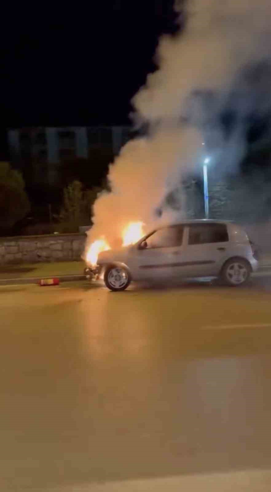 bursada otomobil alevlere teslim oldu 4 nJW5YFaQ