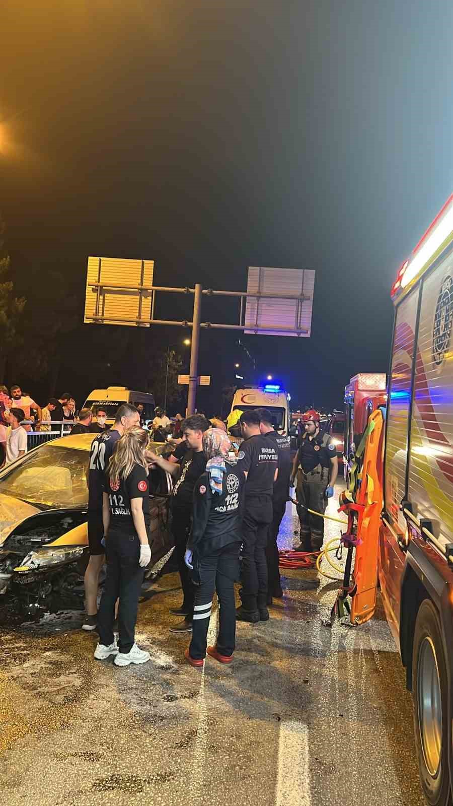 Bursa’da otomobil bariyerlere çarpıp böyle takla attı...Feci kaza kask kamerasında 7 bursada otomobil bariyerlere carpip boyle takla attifeci kaza kask kamerasinda 3 uYbC81EF