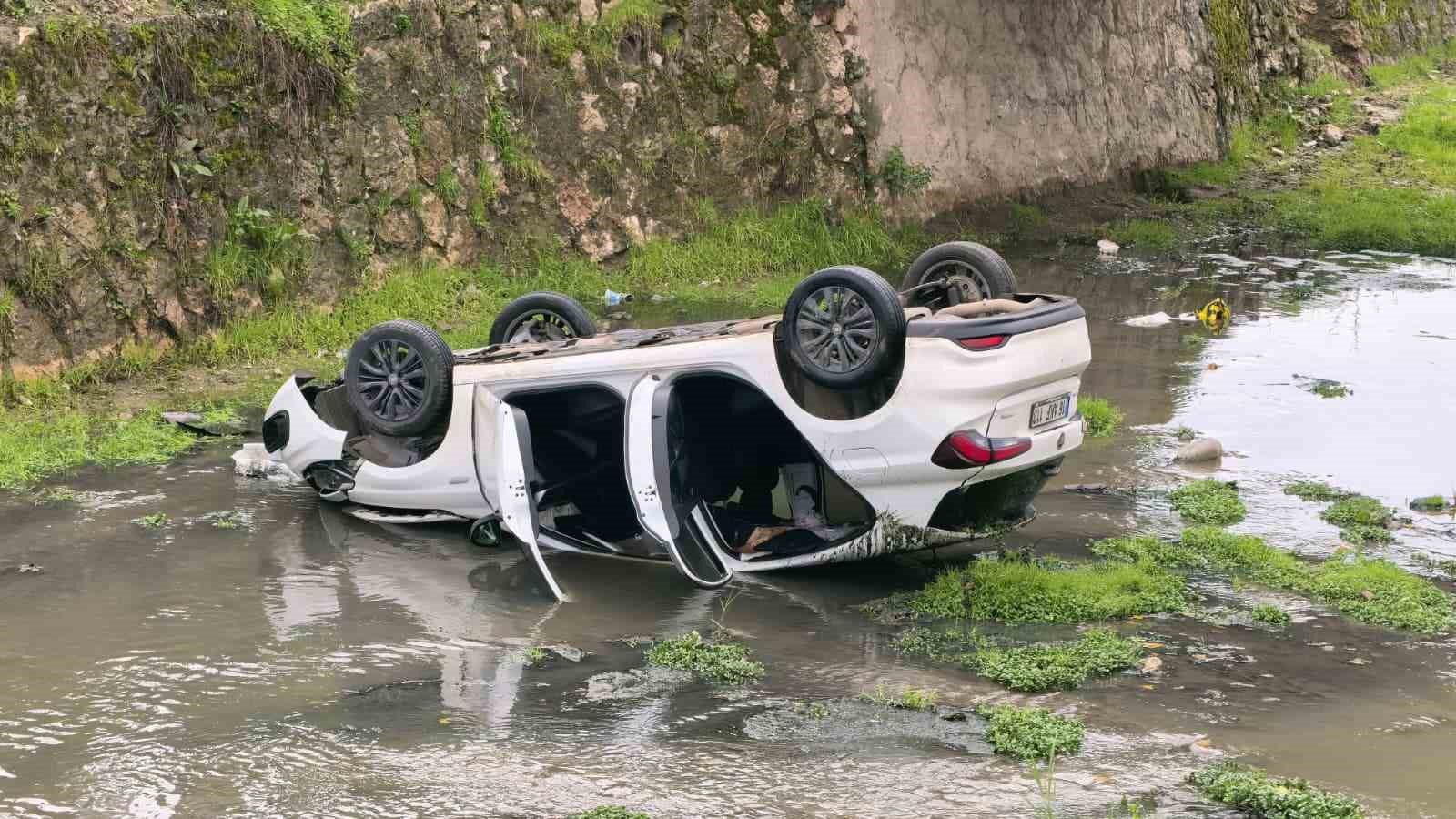 bursada otomobil dere yatagina uctu 3 yarali 2 1VtDai17