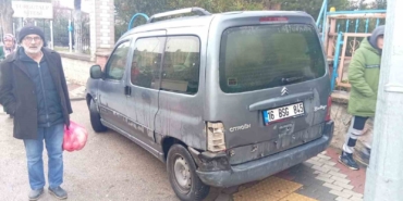 bursada-otomobil-hafif-ticari-araca-carpti-2-yarali-NyULYSKL.jpg