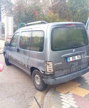 bursada-otomobil-hafif-ticari-araca-carpti-2-yarali-NyULYSKL.jpg