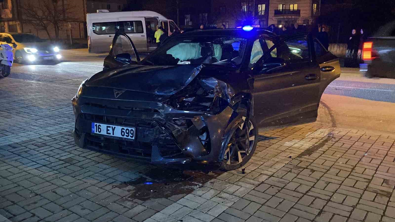bursada otomobil ile minibus carpisti 9 yarali 0 ce5S2VrR
