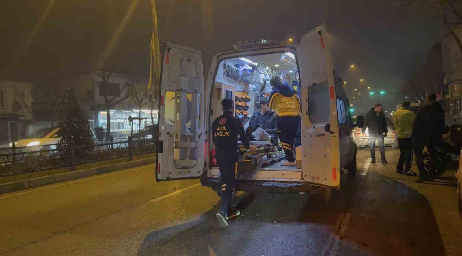 bursada otomobil ile motosiklet carpisti 2 yarali 3