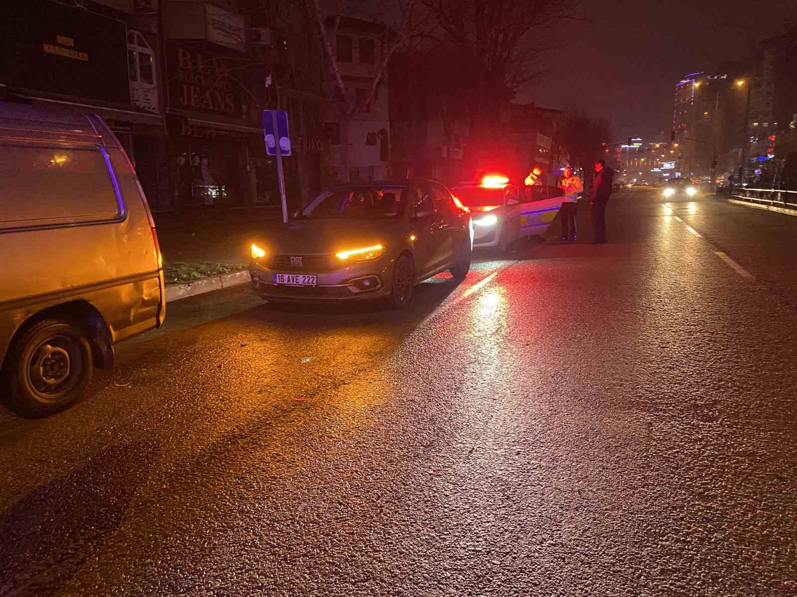 bursada otomobil ile motosiklet carpisti 2 yarali 7 mgSvXfrz