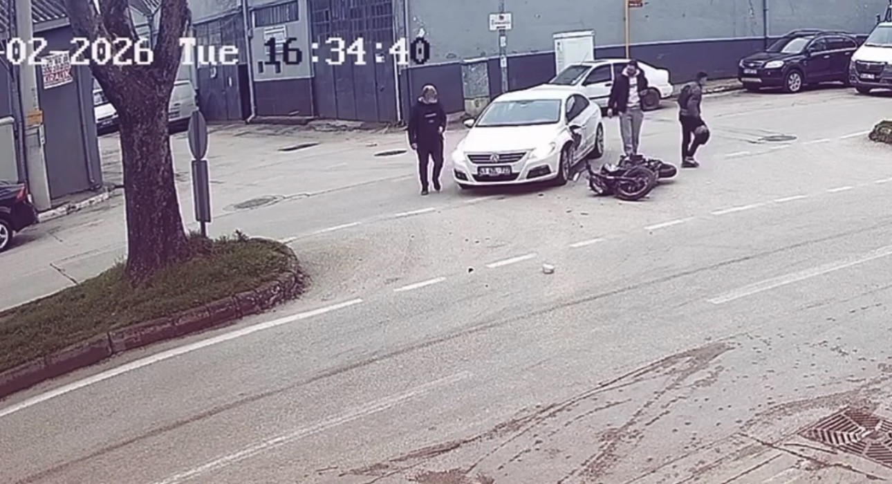 bursada otomobil motosikletle carpisti 1 yarali 2 dnrFMkb3