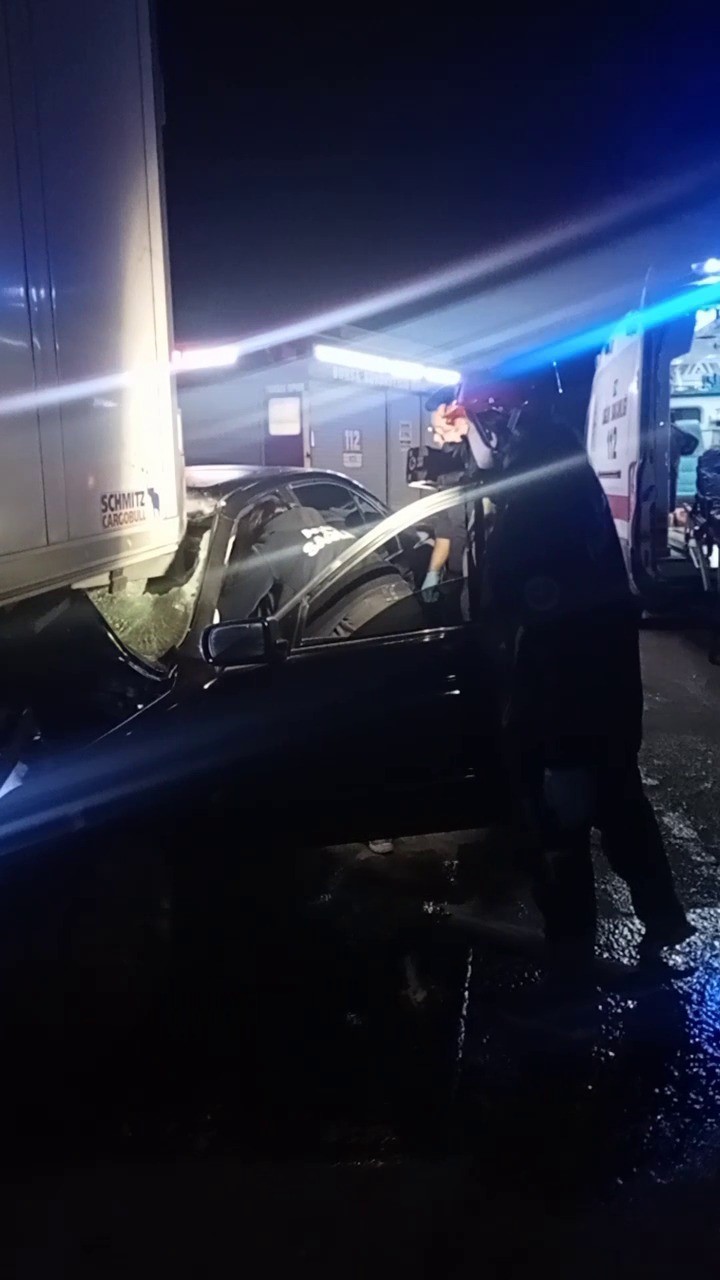 bursada otomobil park halindeki tira arkadan carpti 1 agir yarali 3 YX8JncfN