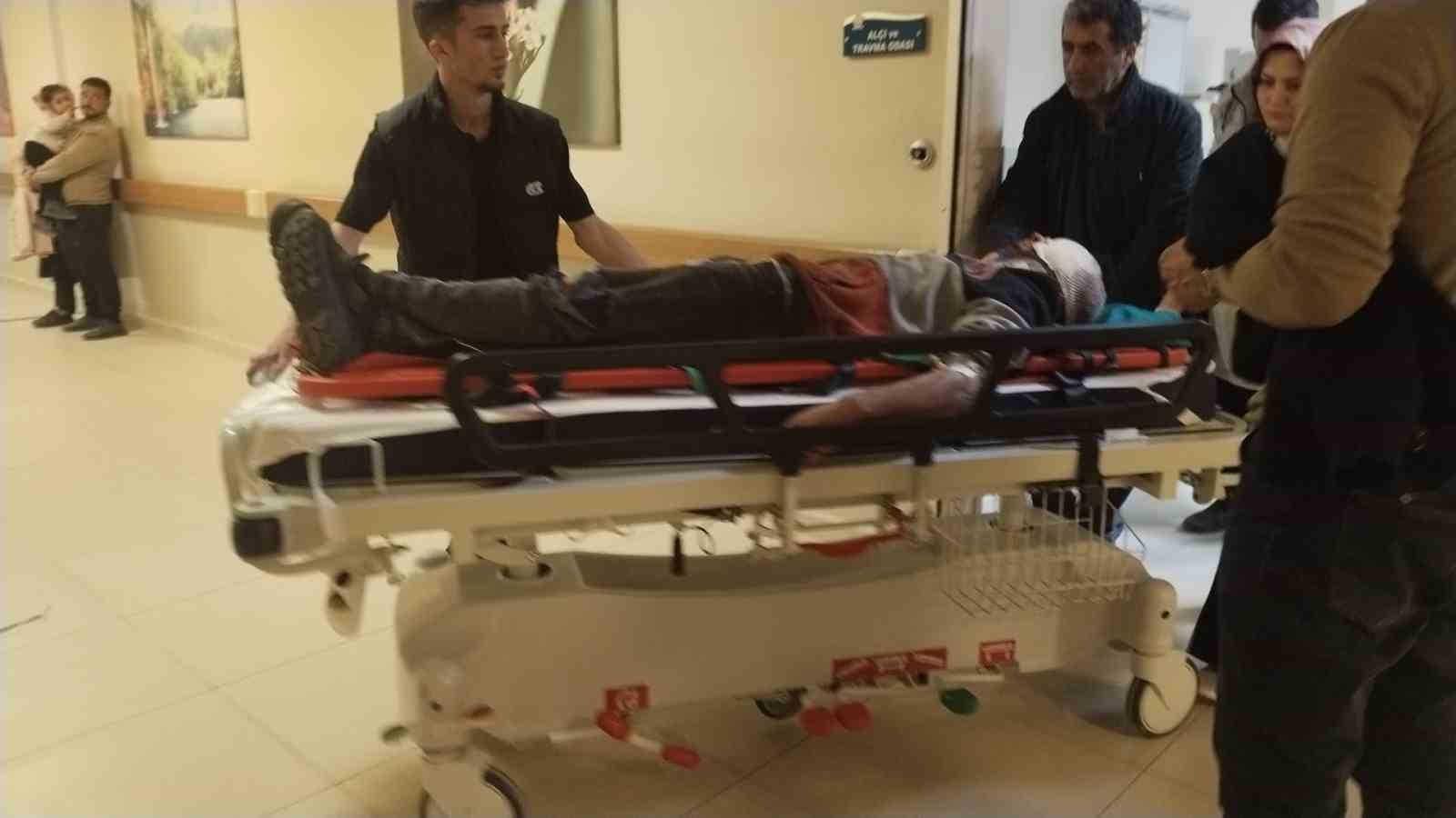 Bursa’da otomobil park halindeki tırın altına girdi: 1 yaralı 4 bursada otomobil park halindeki tirin altina girdi 1 yarali 0 WMfESNct