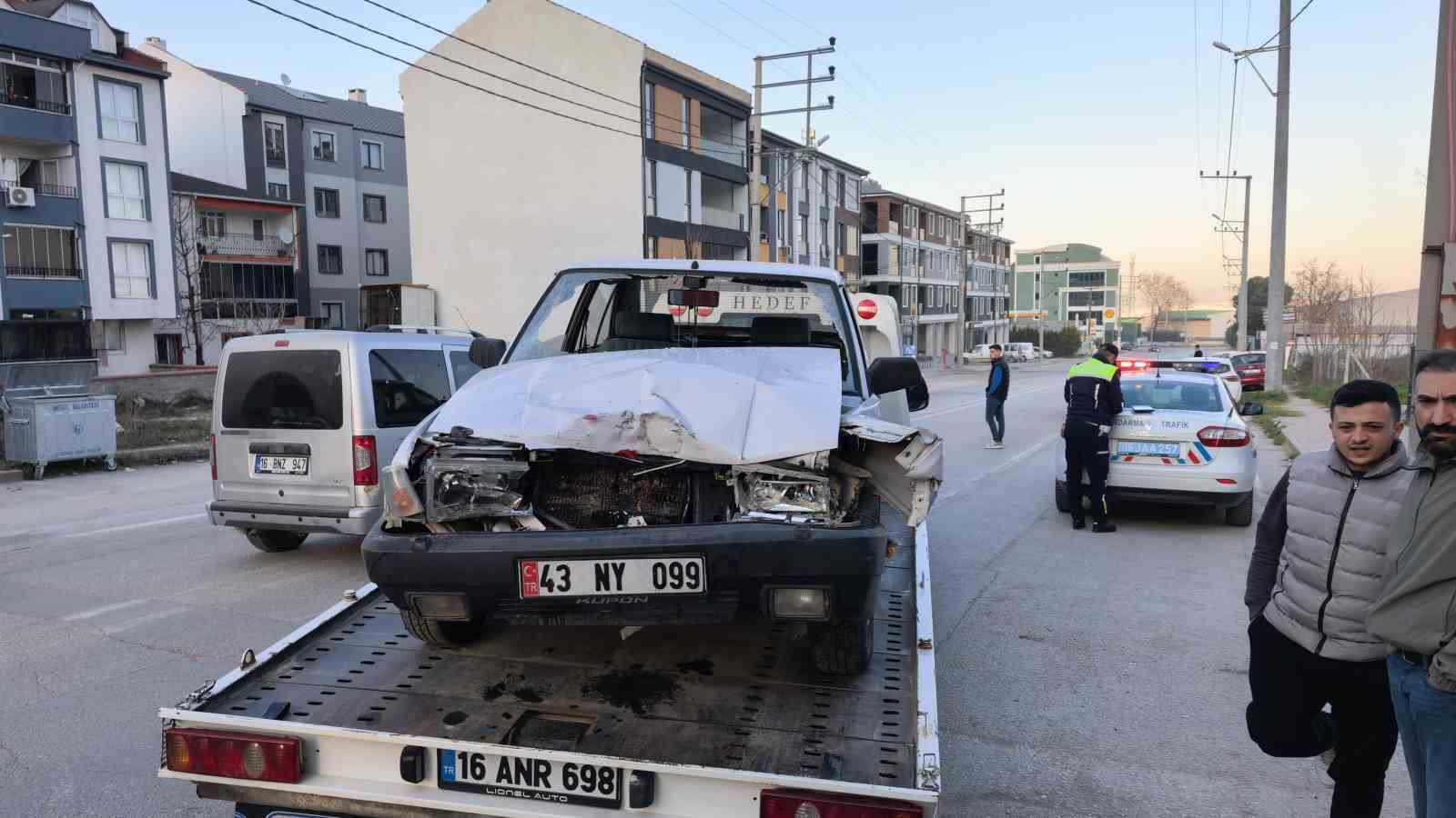 Bursa’da otomobil park halindeki tırın altına girdi: 1 yaralı 6 bursada otomobil park halindeki tirin altina girdi 1 yarali 2 W74a4hyg