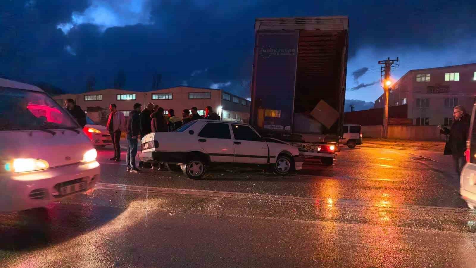 bursada otomobil tira carpti 1 yarali 0 iIlf9tdJ