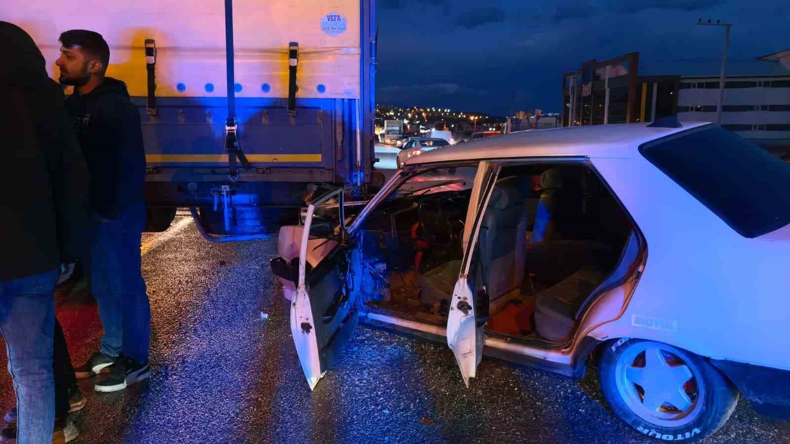 bursada otomobil tira carpti 1 yarali 2 aN5T6zce