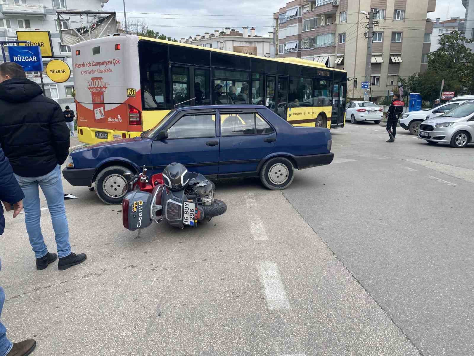 bursada otomobile carpan motosikletli agir yaralandi 1 ZWc3pZ4V