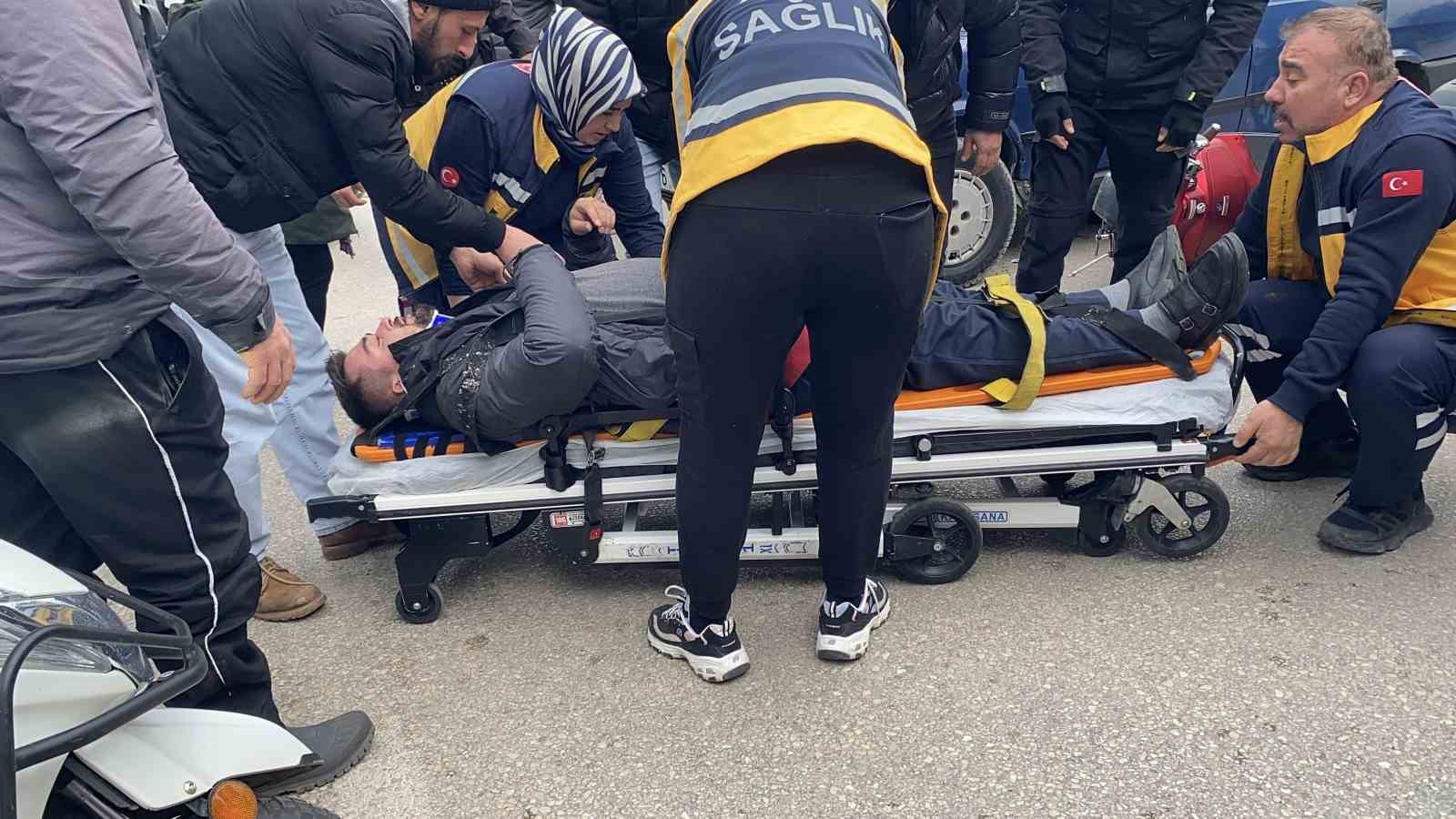 bursada otomobile carpan motosikletli agir yaralandi 3 tvke5aJq