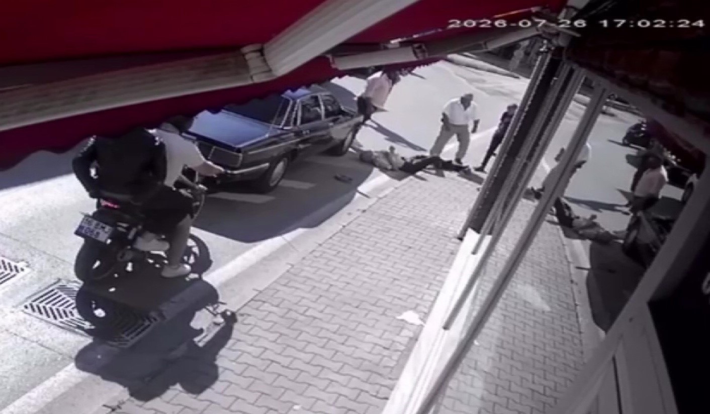 bursada otomobilin carptigi yaya agir yaralandi 0 WU52yiaz