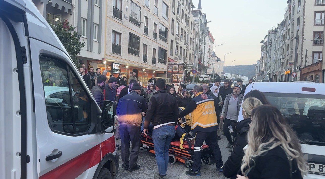 bursada otomobilin carptigi yaya yaralandi 2