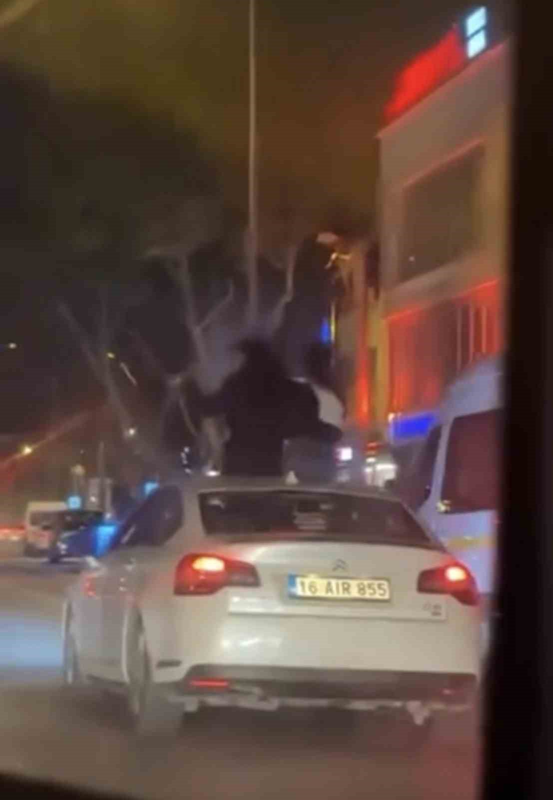 bursada otomobilin tavanina oturdular 25 bin tl ceza kesildi 0 VLS7BrQC
