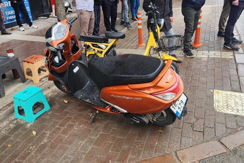 bursada otomobille carpisan motosiklet surucusu yaralandi 1 kE8I9Apn