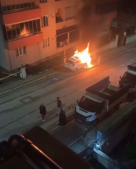 bursada otomobiller alev topuna dondu 0