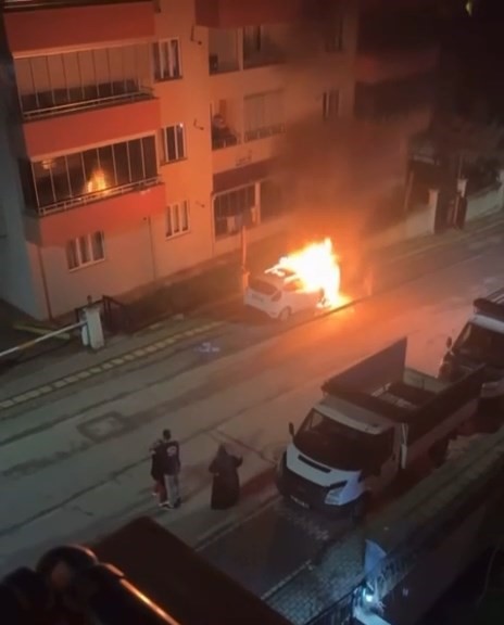 bursada otomobiller alev topuna dondu 1 HCjZSBf9