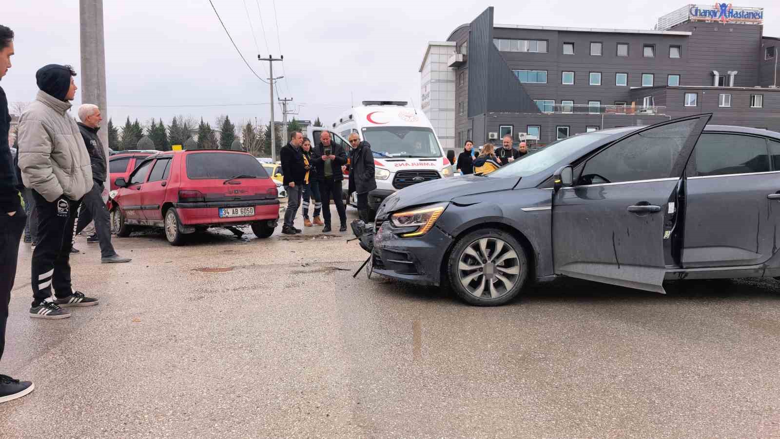 bursada otomobiller carpisti 1 yarali 0 NbDsMYBA