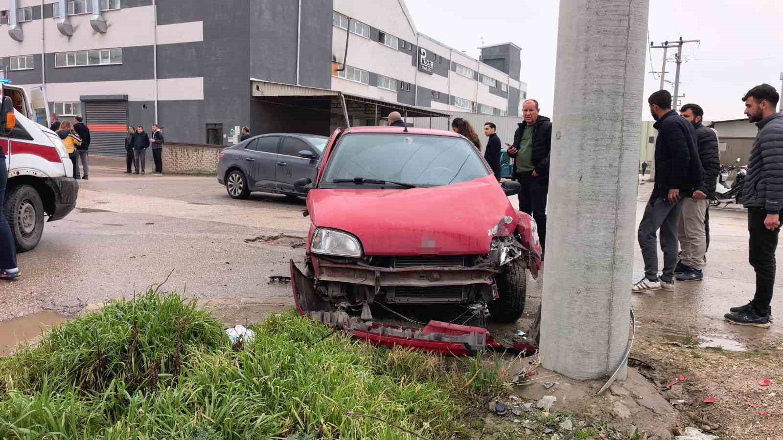 bursada otomobiller carpisti 1 yarali 1 Ad49Ppg4