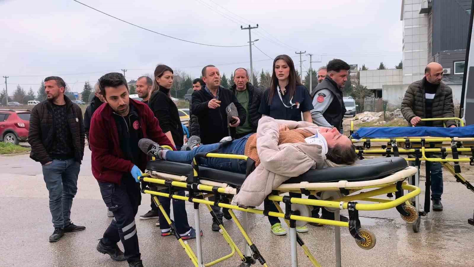 bursada otomobiller carpisti 1 yarali 3 ujHyXlyH