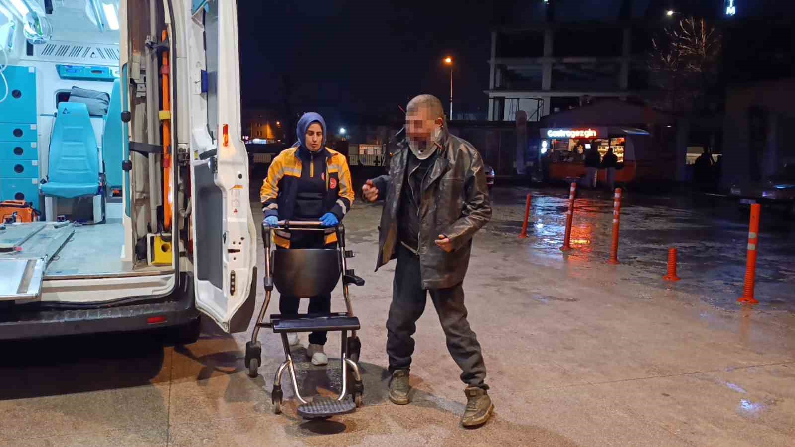 bursada otomobiller kafa kafaya carpisti 3 yarali 0 zzJ3LIs4