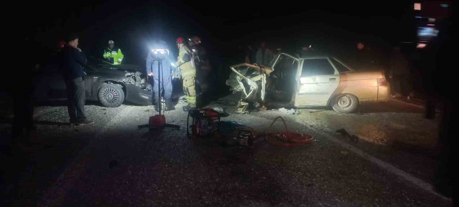 bursada otomobiller kafa kafaya carpisti 3 yarali 4 LJLqWQ6S