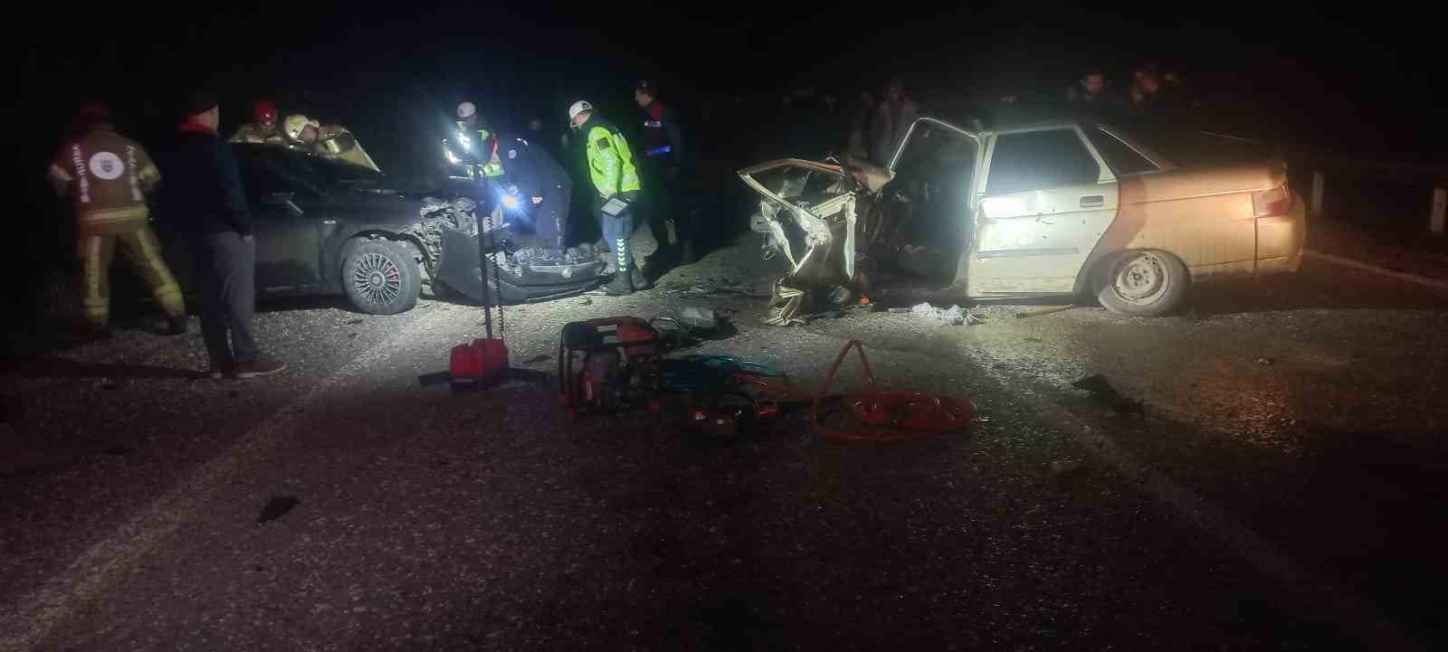 bursada otomobiller kafa kafaya carpisti 3 yarali 5 eJqSjcHC