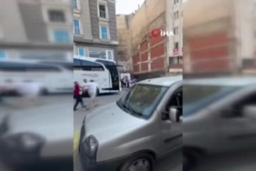 Sivas’ta minibüs istinat duvarından aşağı devrildi: 4 yaralı 3 thumbnail