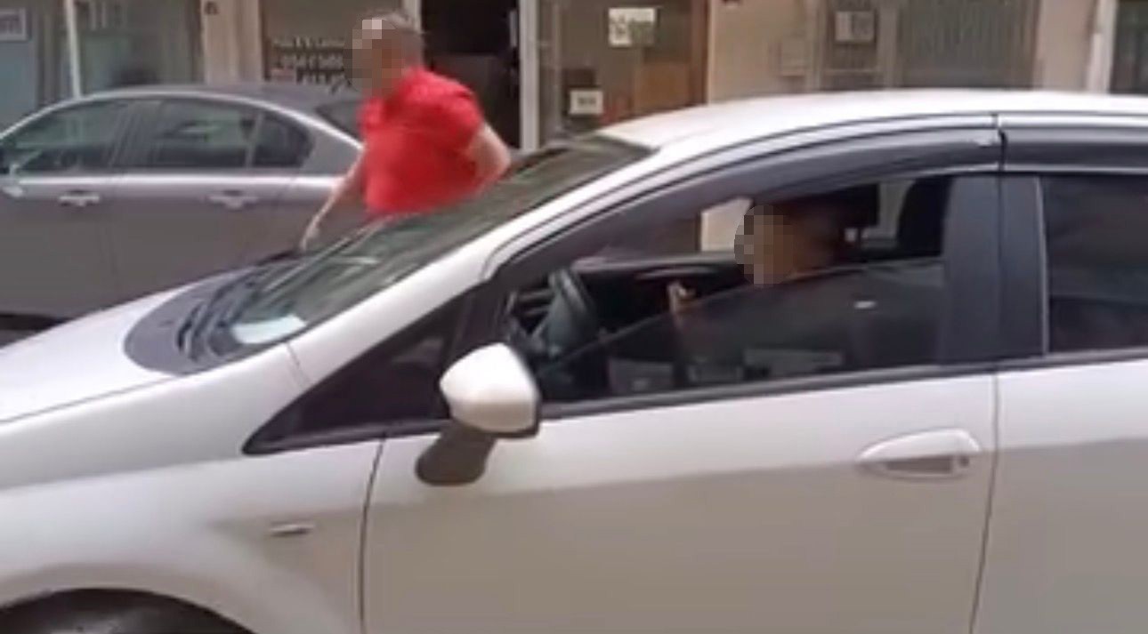 bursada otopark tartismasi kavgaya donustu surucuye saldiri kamerada 2 wcZACJyd