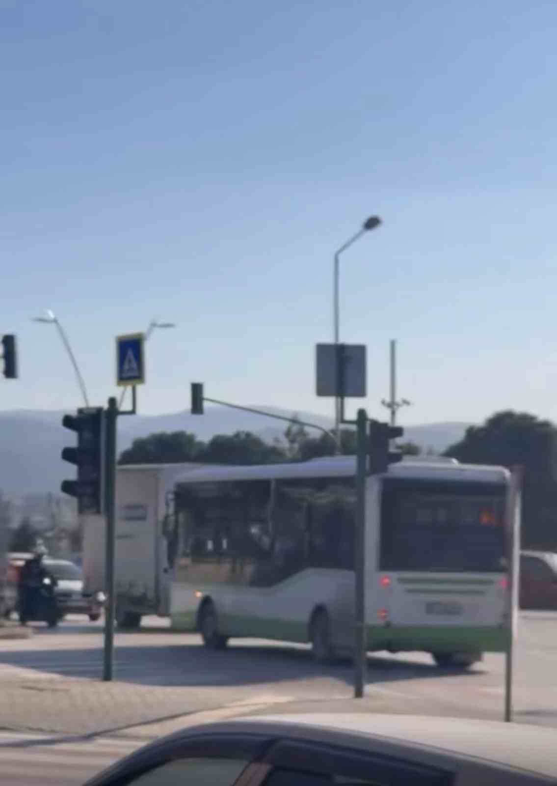 bursada ozel halk otobusu ters seride girdi 1 hM5MSCNt